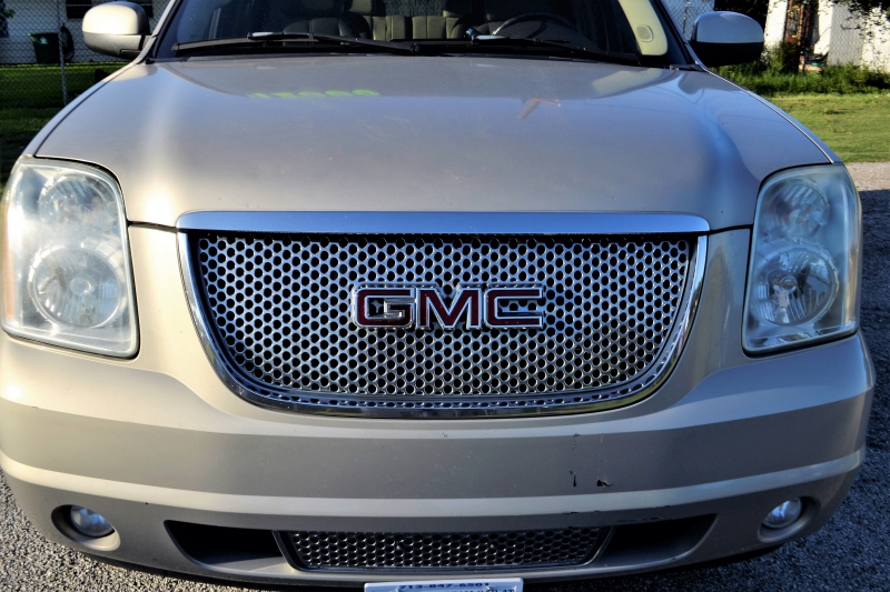 concession-moto-LE CANNET DES MAURES-min_gmc-yukon-truck-grill-2828425